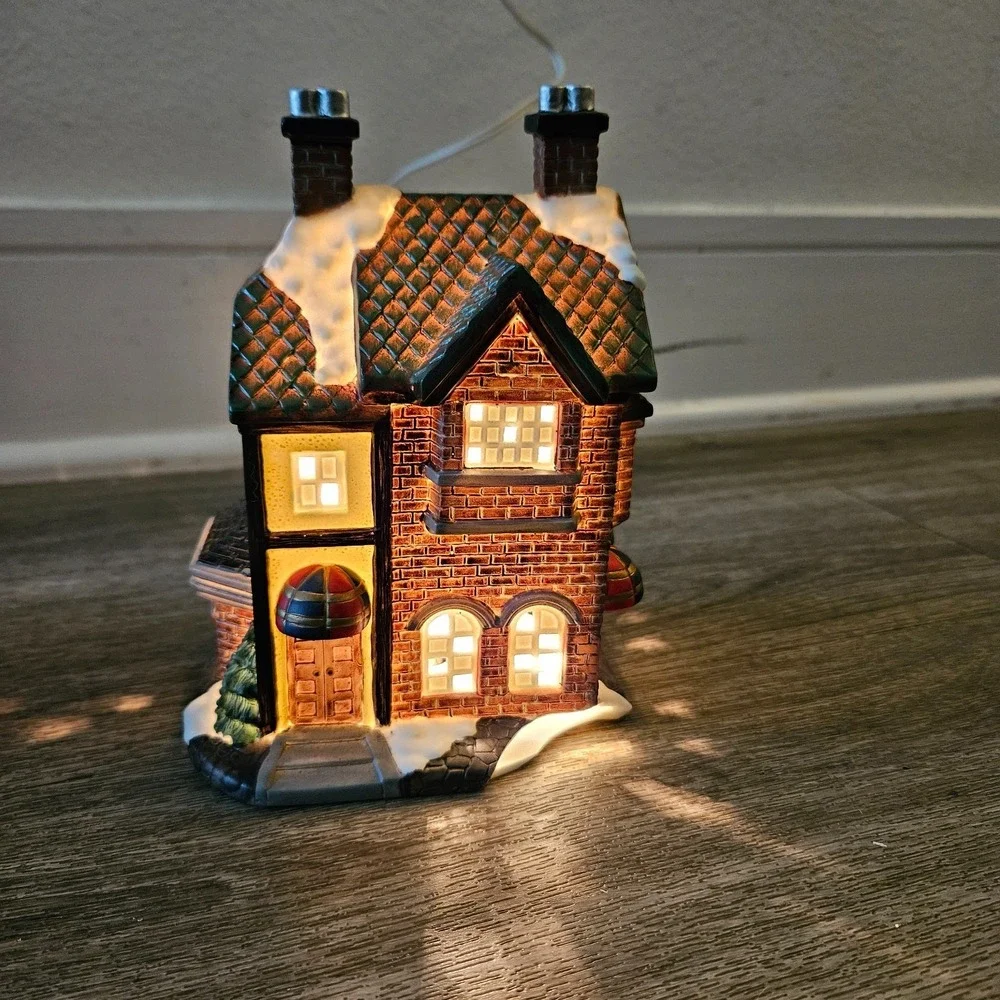 Christmas‎ Village Restaurant lighted Figurine ceramic collectible